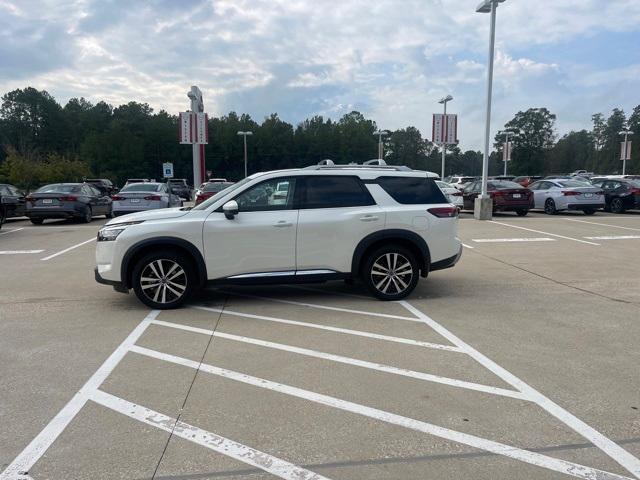 new 2024 Nissan Pathfinder car, priced at $53,604