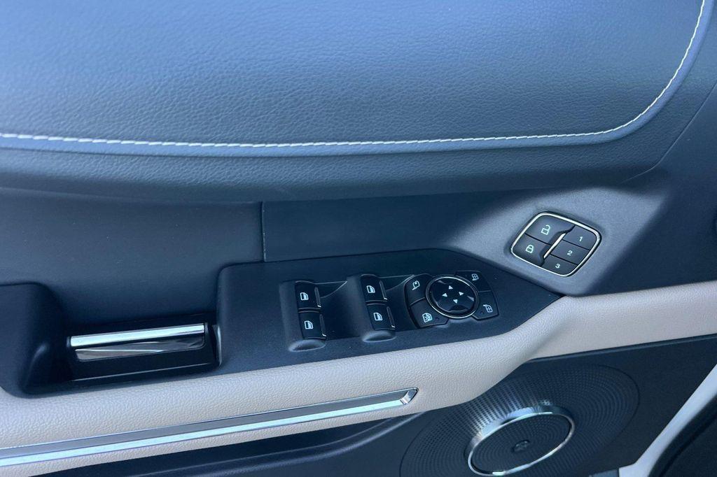 used 2024 Ford Expedition car, priced at $65,998