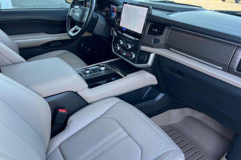 used 2024 Ford Expedition car, priced at $65,998