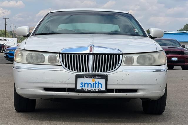 used 2000 Lincoln Town Car car, priced at $5,995