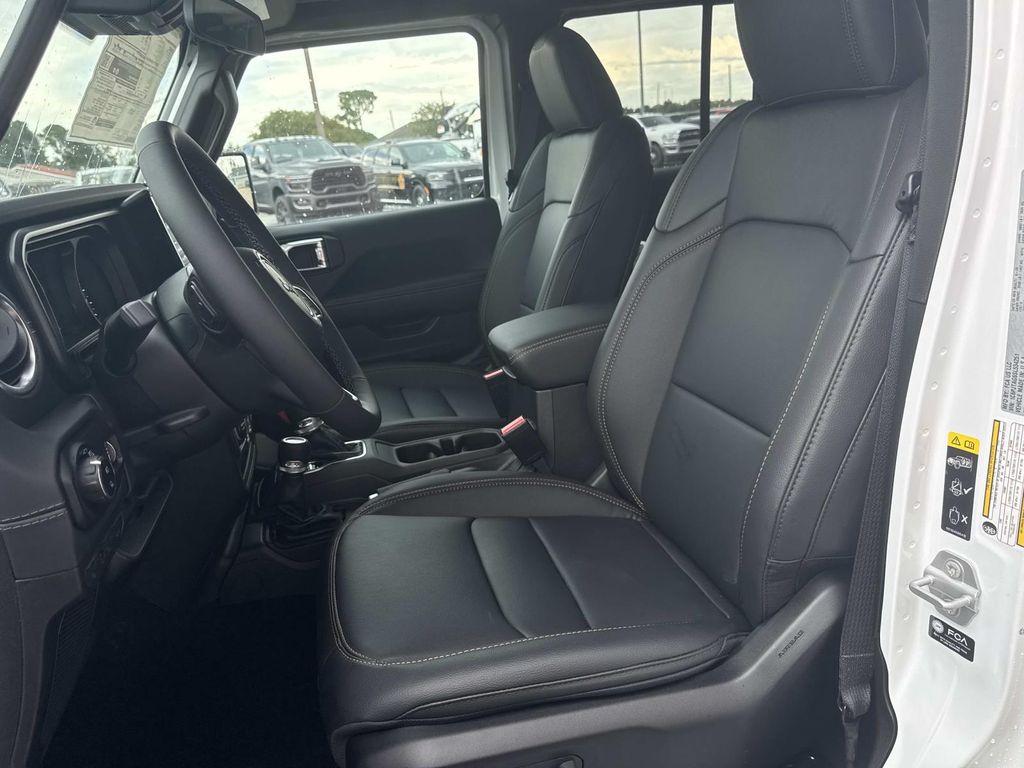 new 2025 Jeep Gladiator car, priced at $45,275