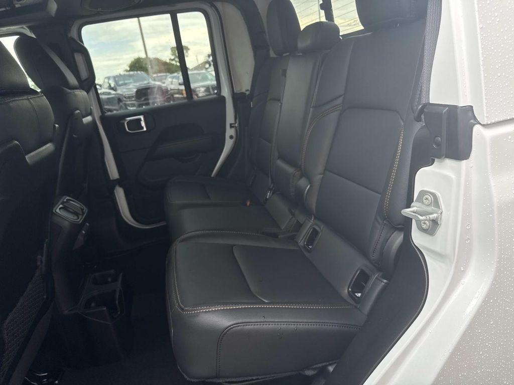 new 2025 Jeep Gladiator car, priced at $45,275