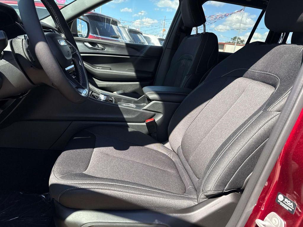 new 2025 Jeep Grand Cherokee car, priced at $36,625