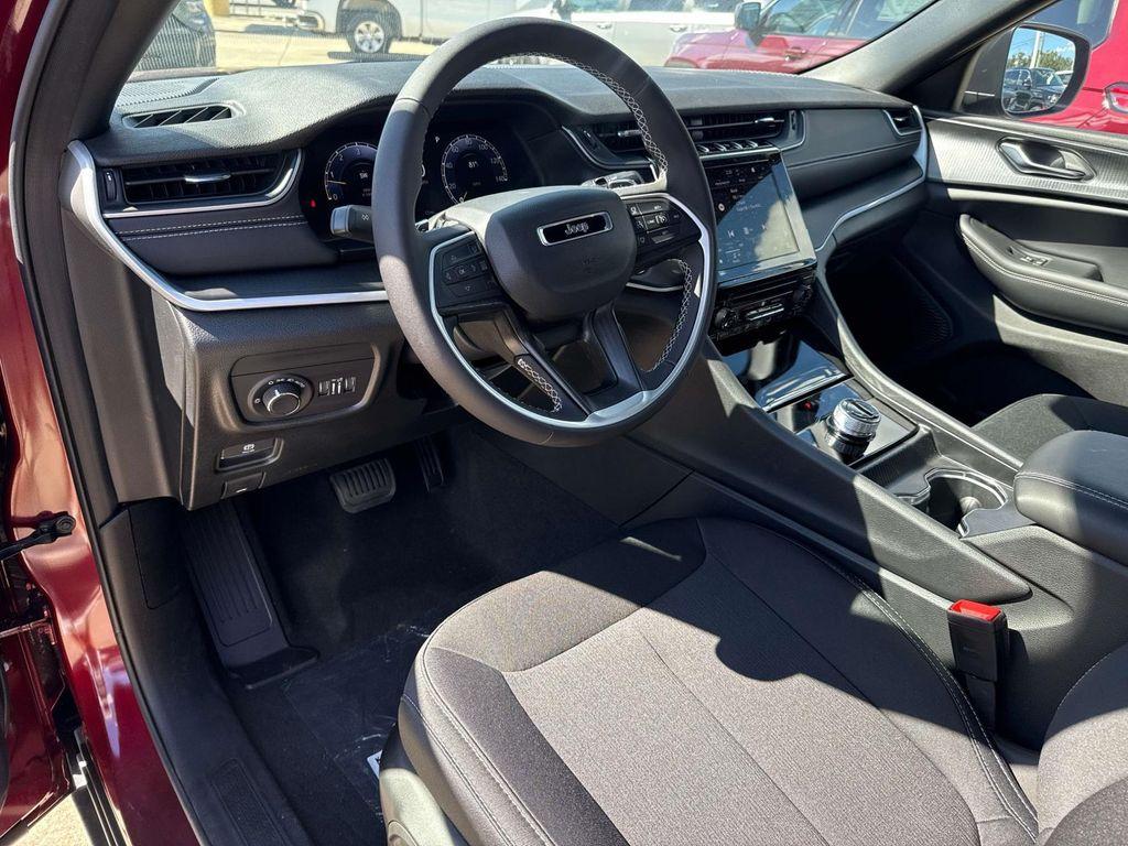 new 2025 Jeep Grand Cherokee car, priced at $36,625
