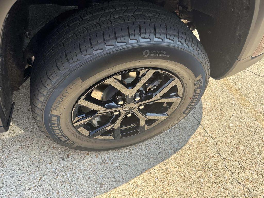 new 2025 Jeep Grand Cherokee car, priced at $40,730