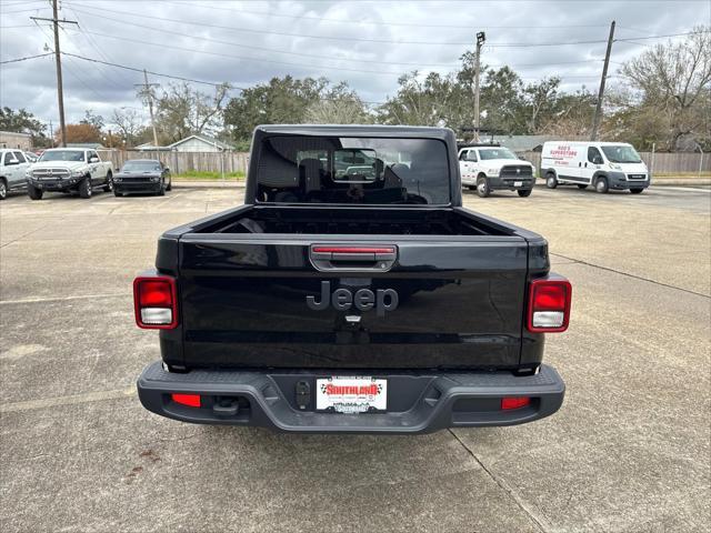 new 2025 Jeep Gladiator car, priced at $40,450