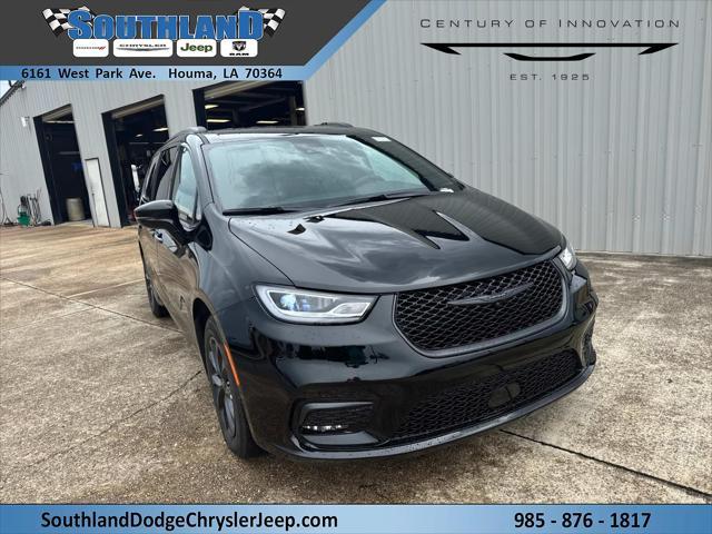 new 2025 Chrysler Pacifica car, priced at $43,238