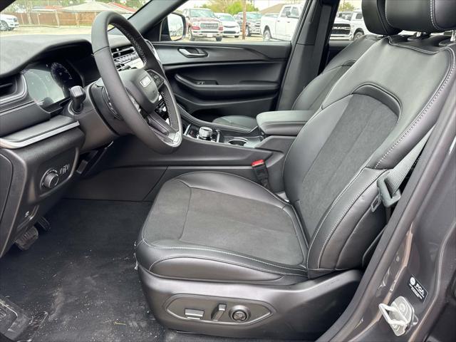 new 2025 Jeep Grand Cherokee car, priced at $41,445