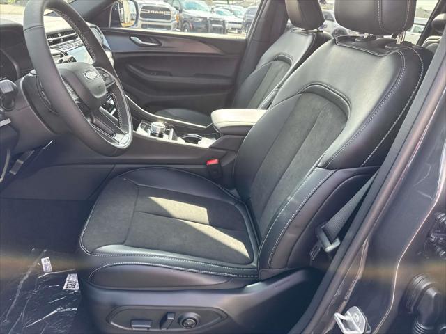 new 2025 Jeep Grand Cherokee L car