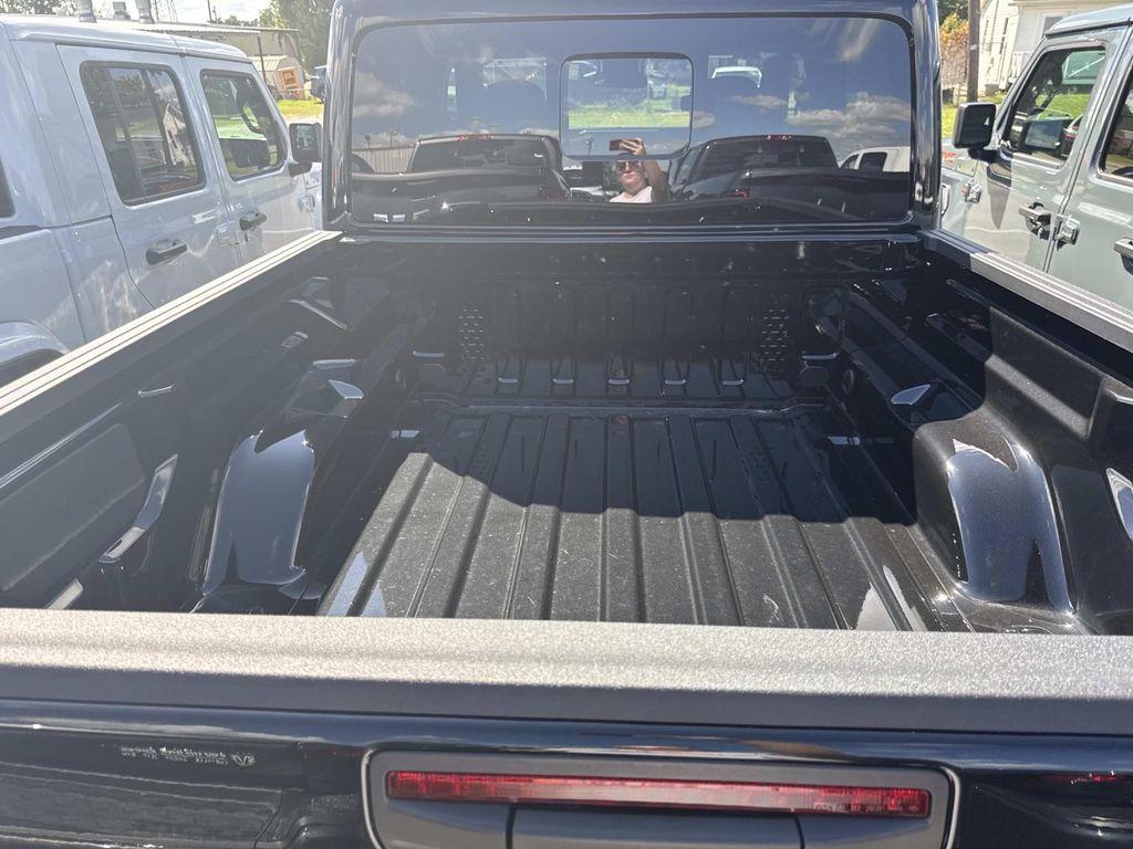 new 2025 Jeep Gladiator car, priced at $53,105