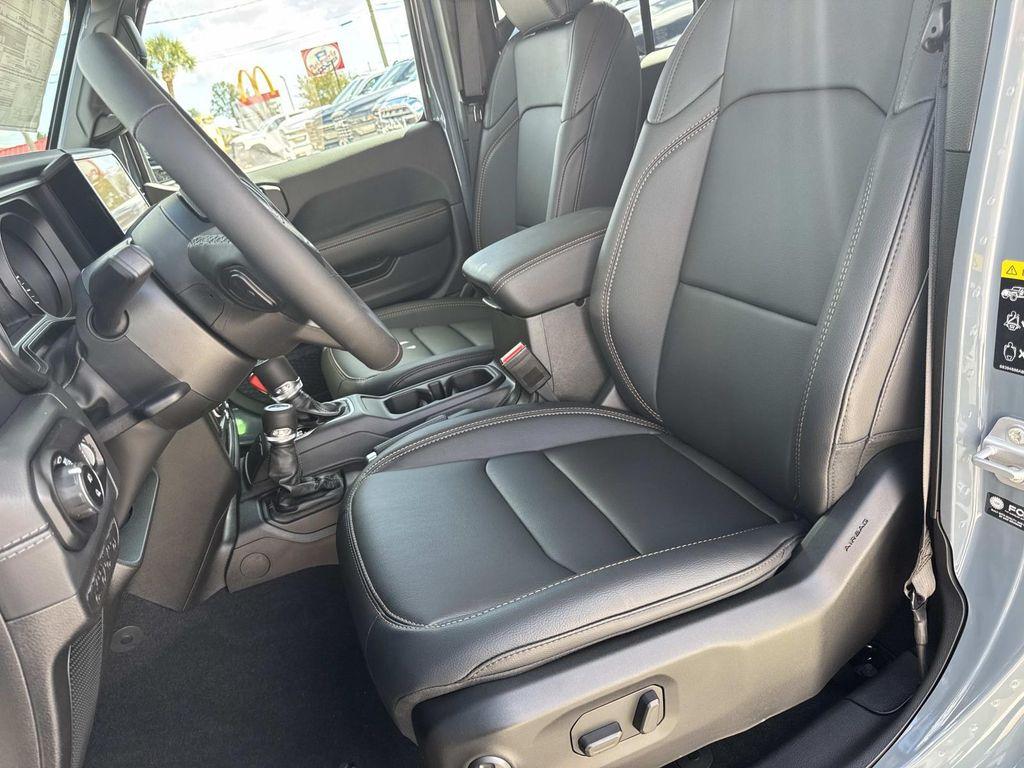 new 2025 Jeep Gladiator car, priced at $45,225