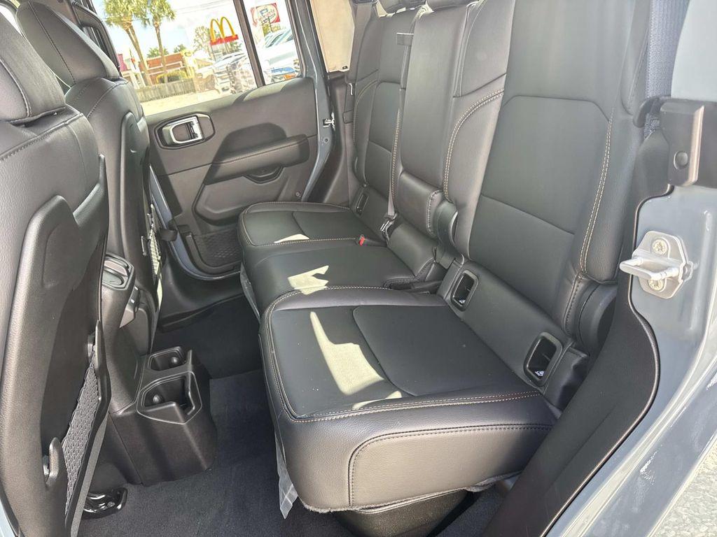 new 2025 Jeep Gladiator car, priced at $45,225