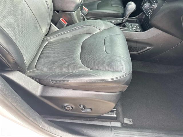used 2021 Jeep Cherokee car, priced at $21,997