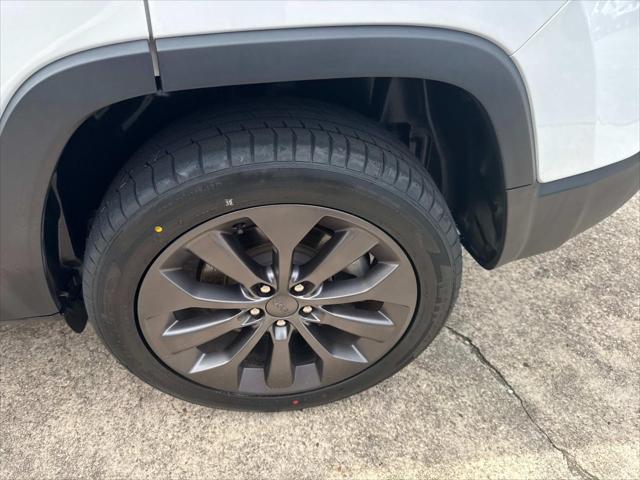 used 2021 Jeep Cherokee car, priced at $21,997