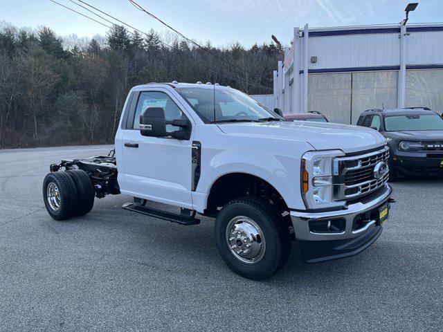 new 2025 Ford F-350 car, priced at $60,620