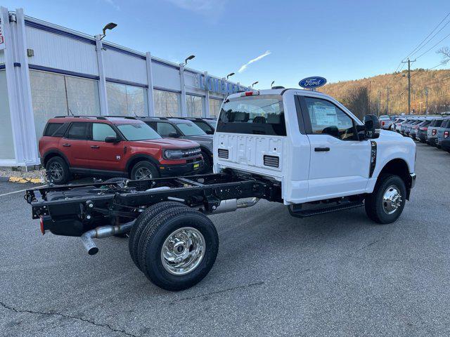 new 2025 Ford F-350 car, priced at $60,620