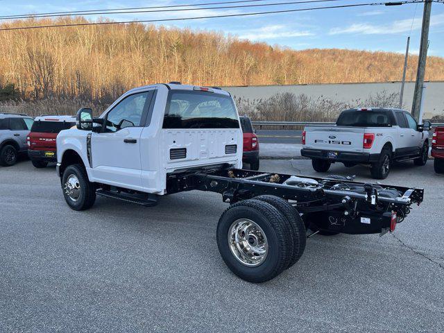 new 2025 Ford F-350 car, priced at $60,620