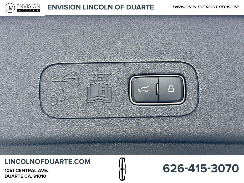 new 2025 Lincoln Aviator car, priced at $61,681