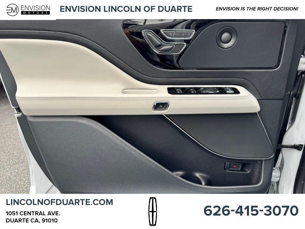 new 2025 Lincoln Aviator car, priced at $61,681