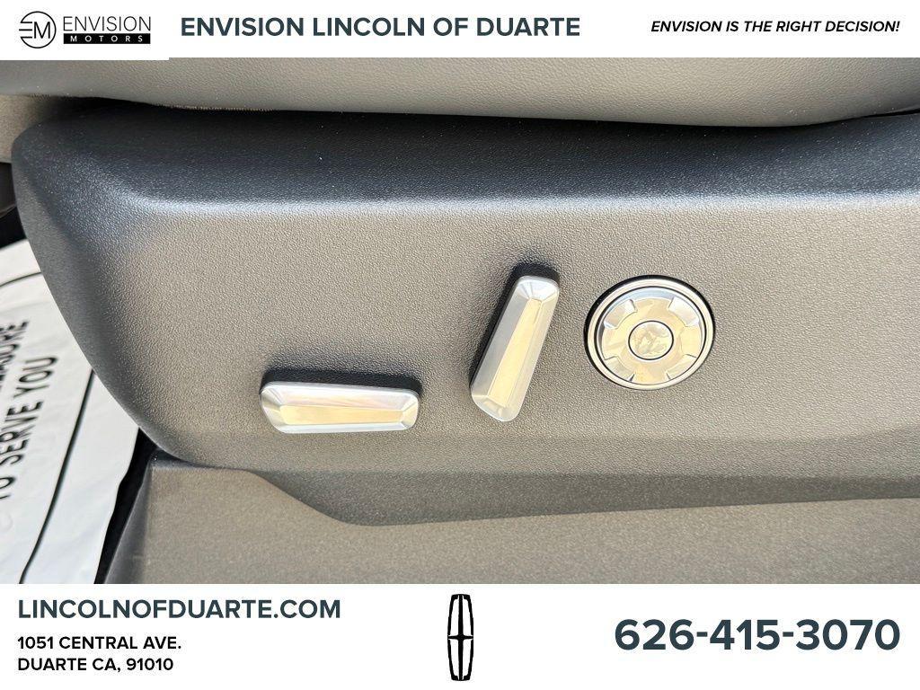 new 2025 Lincoln Navigator car, priced at $123,730