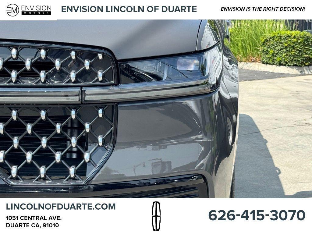 new 2025 Lincoln Navigator car, priced at $123,730