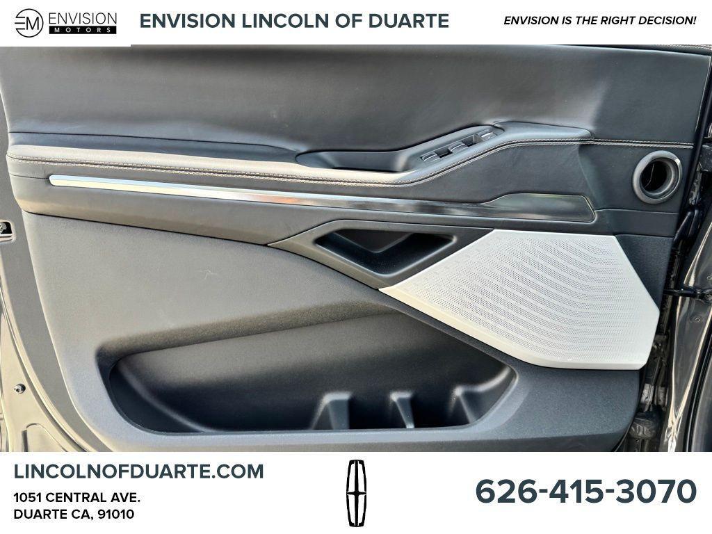 new 2025 Lincoln Navigator car, priced at $123,730