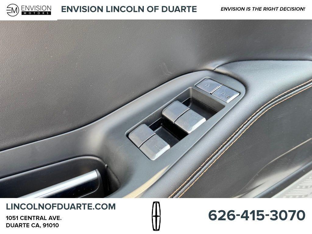 new 2025 Lincoln Navigator car, priced at $123,730