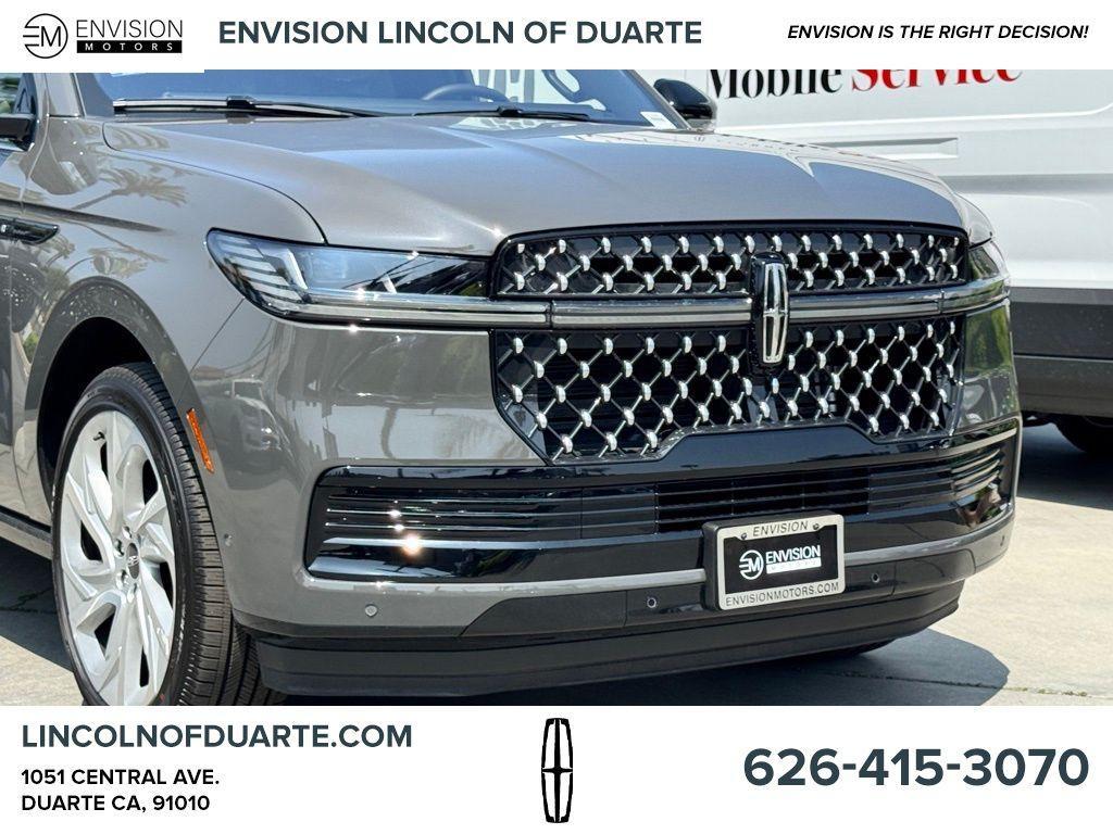 new 2025 Lincoln Navigator car, priced at $123,730
