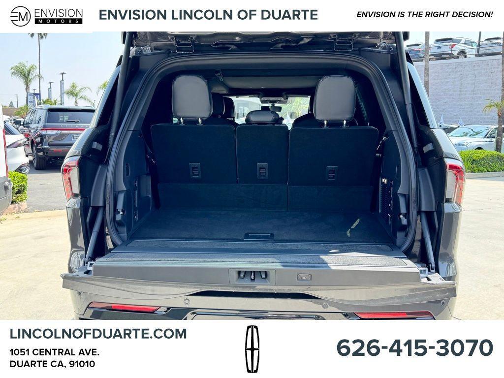 new 2025 Lincoln Navigator car, priced at $123,730