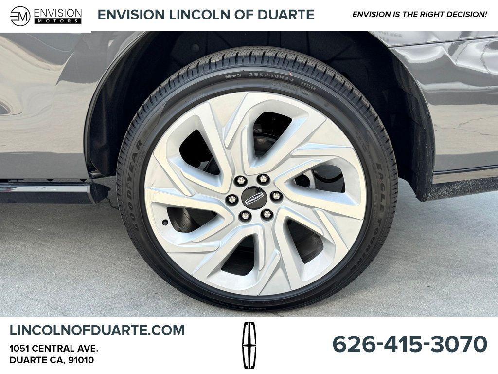 new 2025 Lincoln Navigator car, priced at $123,730