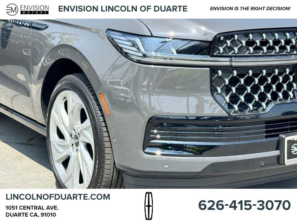 new 2025 Lincoln Navigator car, priced at $123,730