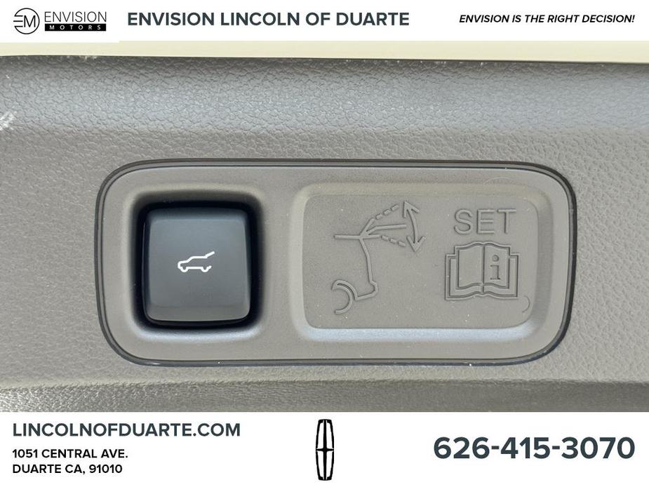 new 2024 Lincoln Navigator car, priced at $98,320