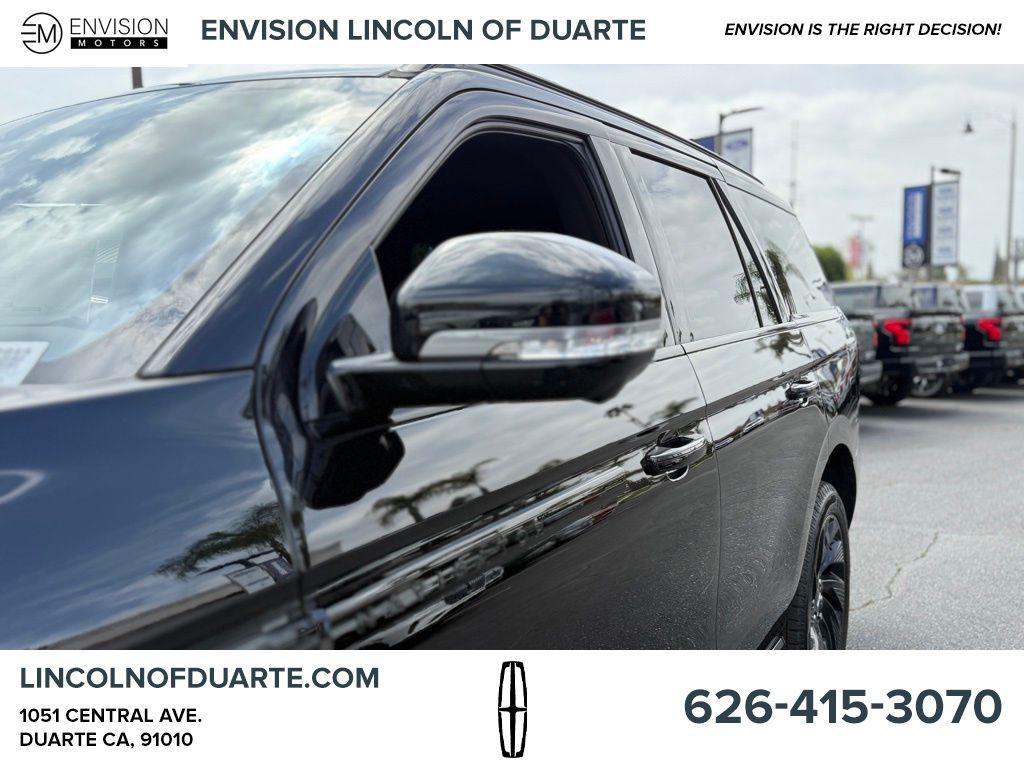 new 2025 Lincoln Navigator car, priced at $105,655