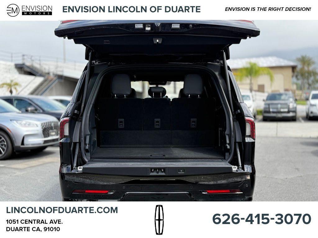 new 2025 Lincoln Navigator car, priced at $105,655