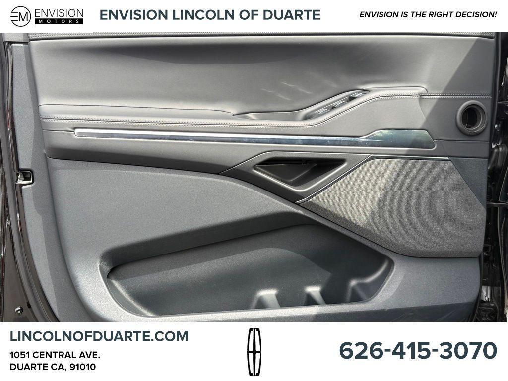 new 2025 Lincoln Navigator car, priced at $105,655