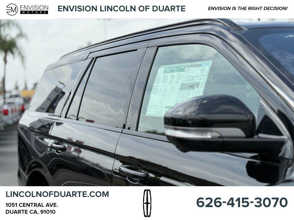 new 2025 Lincoln Navigator car, priced at $105,655