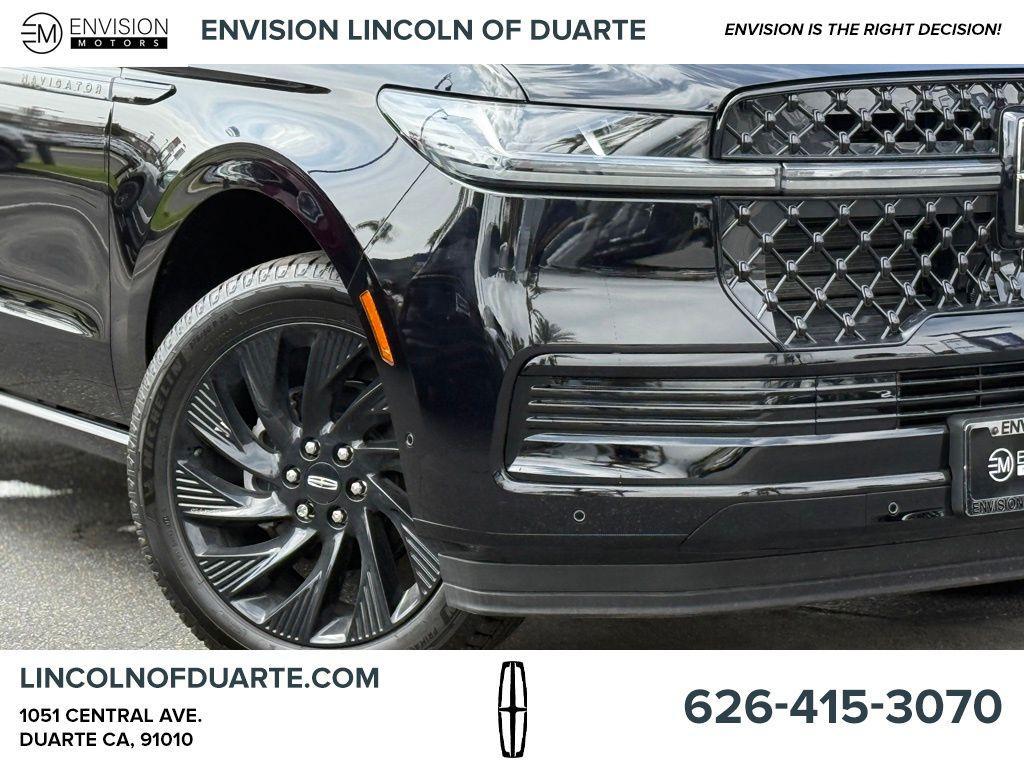 new 2025 Lincoln Navigator car, priced at $105,655