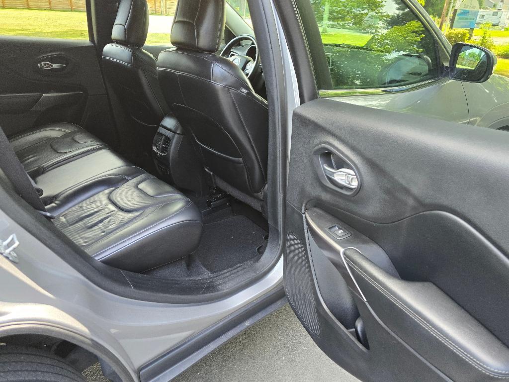 used 2019 Jeep Cherokee car, priced at $15,881