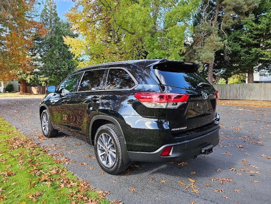 used 2018 Toyota Highlander car, priced at $25,881