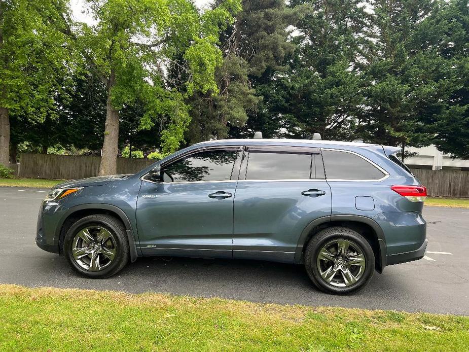 used 2017 Toyota Highlander Hybrid car, priced at $28,881