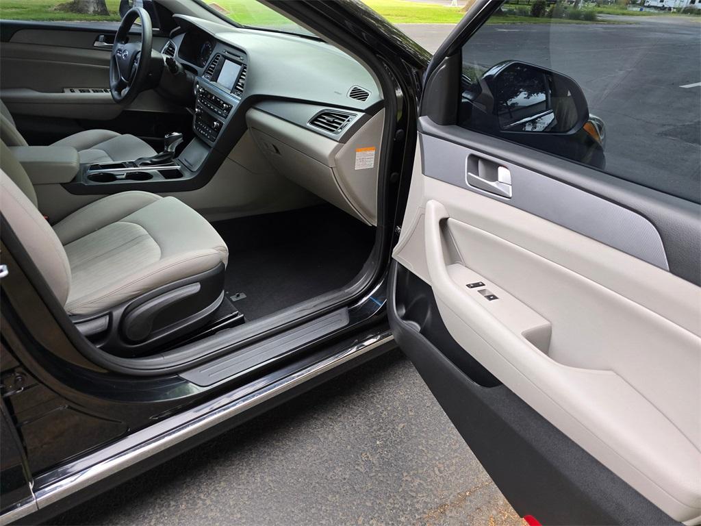 used 2017 Hyundai Sonata Hybrid car, priced at $16,881
