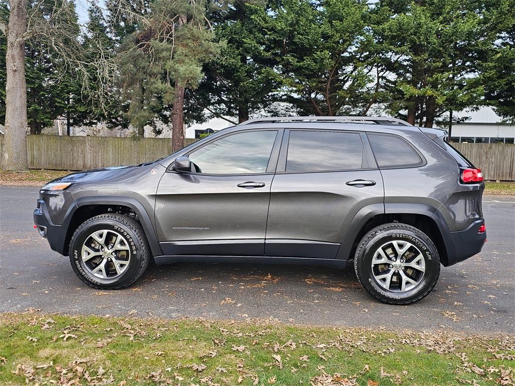 used 2015 Jeep Cherokee car, priced at $13,881