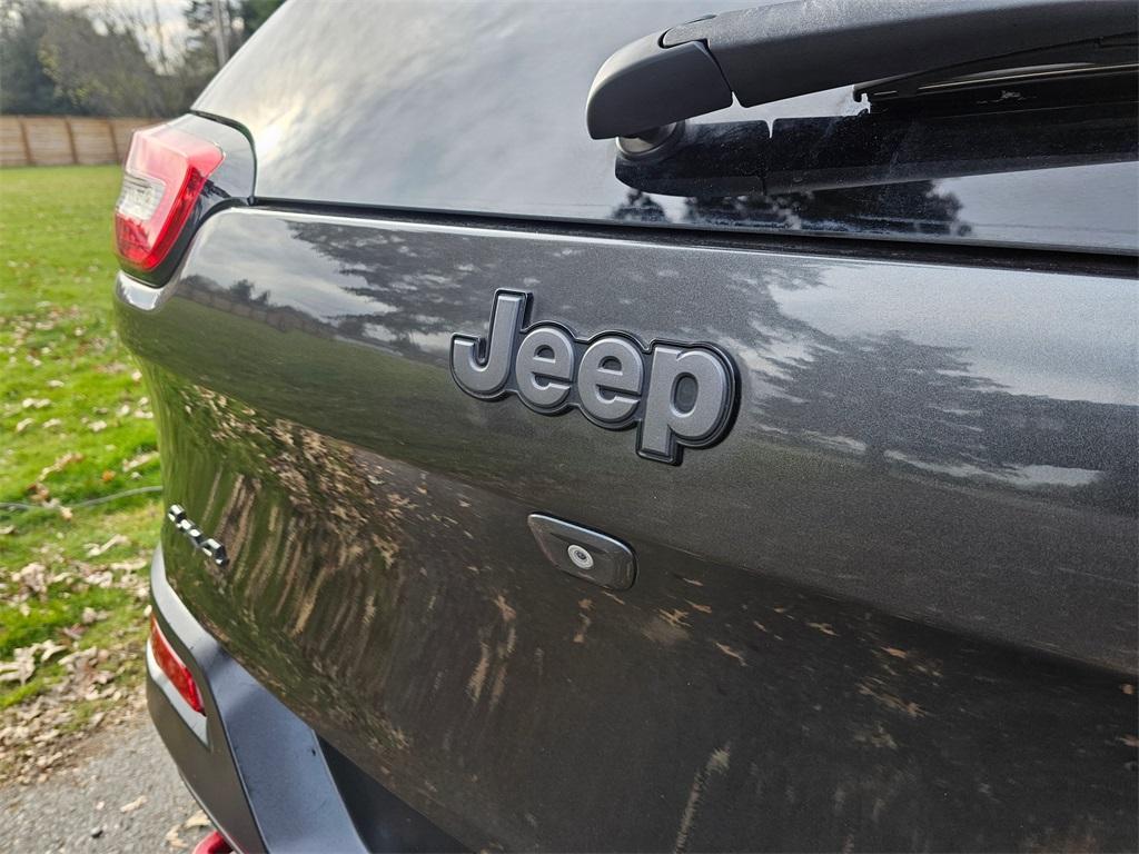 used 2015 Jeep Cherokee car, priced at $13,881