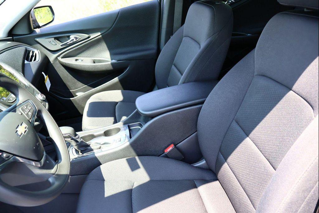 new 2025 Chevrolet Malibu car, priced at $24,730