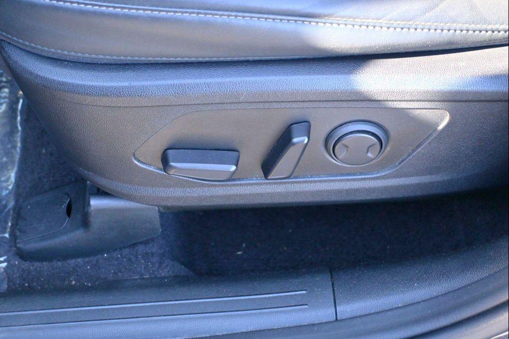 used 2023 Kia Sorento car, priced at $23,087