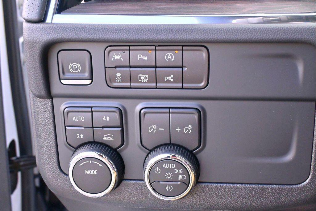new 2025 Chevrolet Suburban car, priced at $81,960