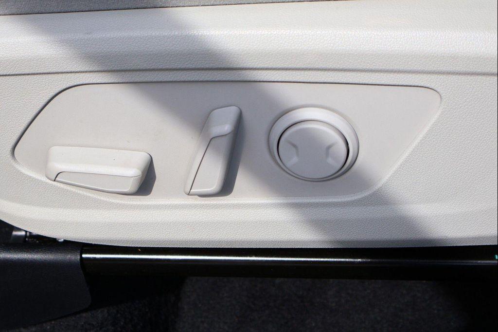 used 2025 Kia Sorento car, priced at $33,981