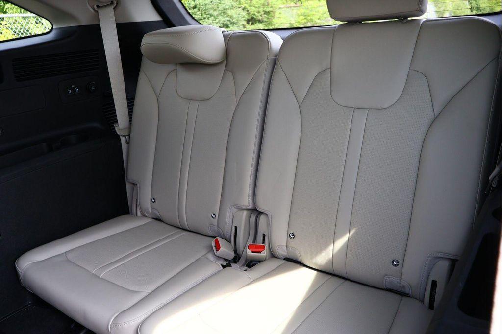 used 2025 Kia Sorento car, priced at $33,981