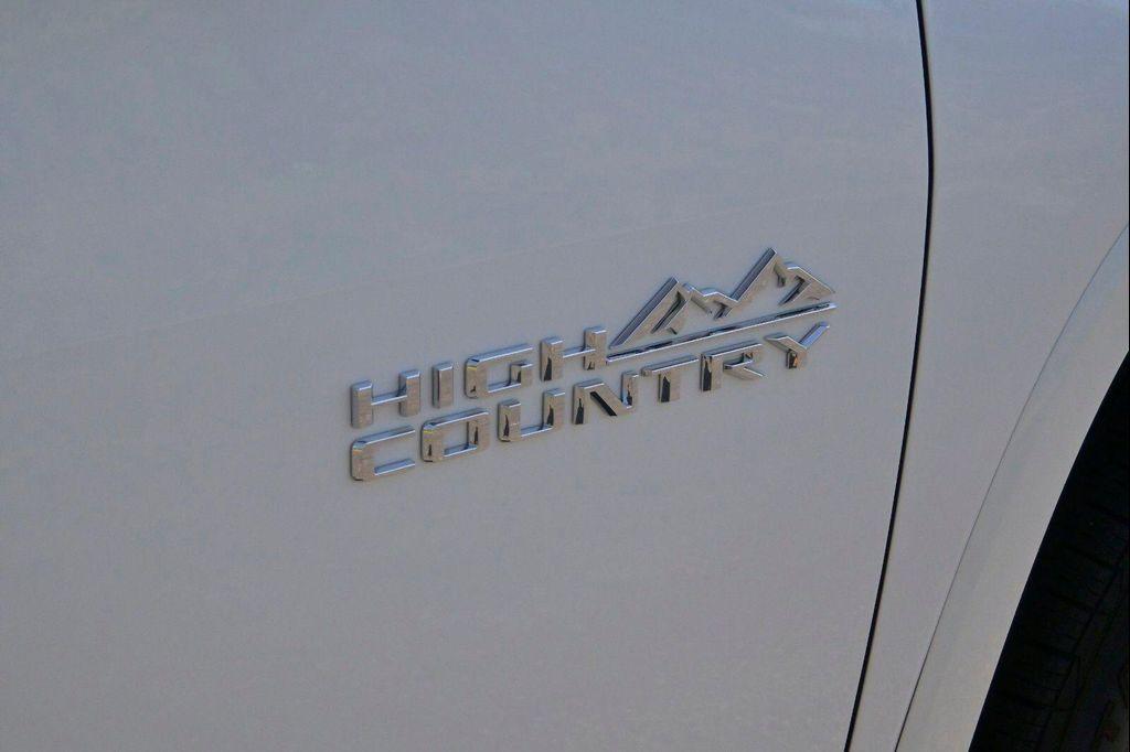 used 2022 Chevrolet Traverse car, priced at $30,779