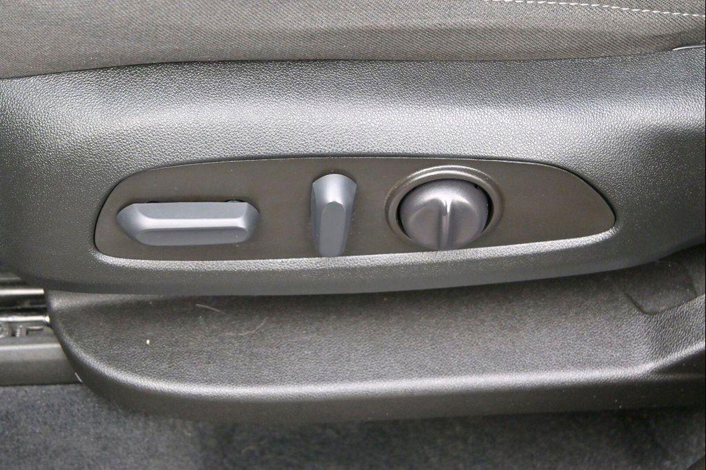 used 2023 Chevrolet Traverse car, priced at $29,997